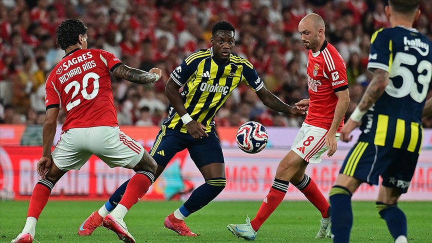 FENERBAHÇE, ŞAMPİYONLAR LİGİ İÇİN BENFİCA KARŞISINDA AVANTAJ ARAYACAK