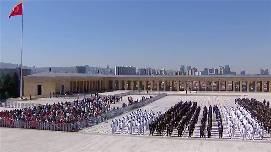 CANLI- Cumhurbaşkanı Erdoğan Anıtkabir'i ziyaret ediyor