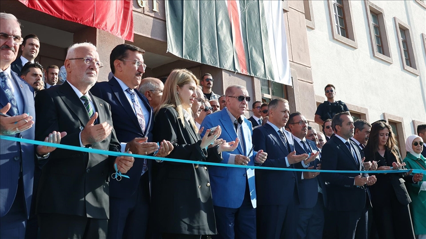 Erdoğan, Malatya'da yapımı tamamlanan yeni valilik binasının açılış törenine katıldı