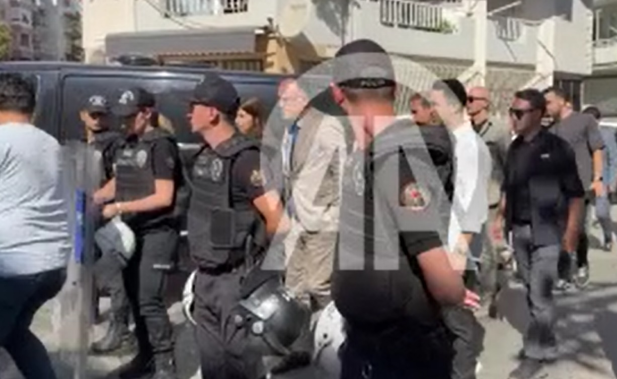 İzmir'de polis merkezine silahlı saldırıda 2 polisimiz şehit oldu, 1 polis yaralı