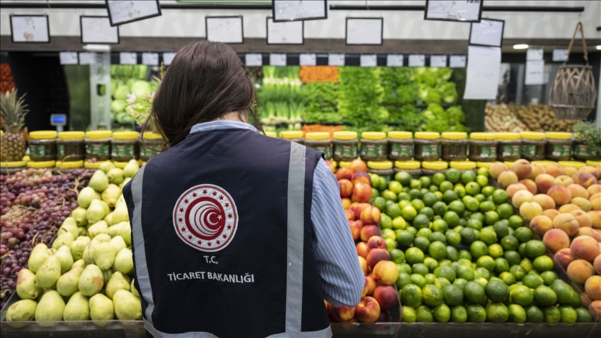 TİCARET BAKANLIĞI EKİPLERİ MARKET DENETİMİ YAPTI