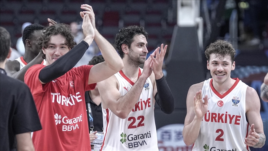 A MİLLİ BASKETBOL TAKIMI AVRUPA ŞAMPİYONASI'NDA MADALYA HEDEFİNE ADIM ADIM YAKLAŞIYOR