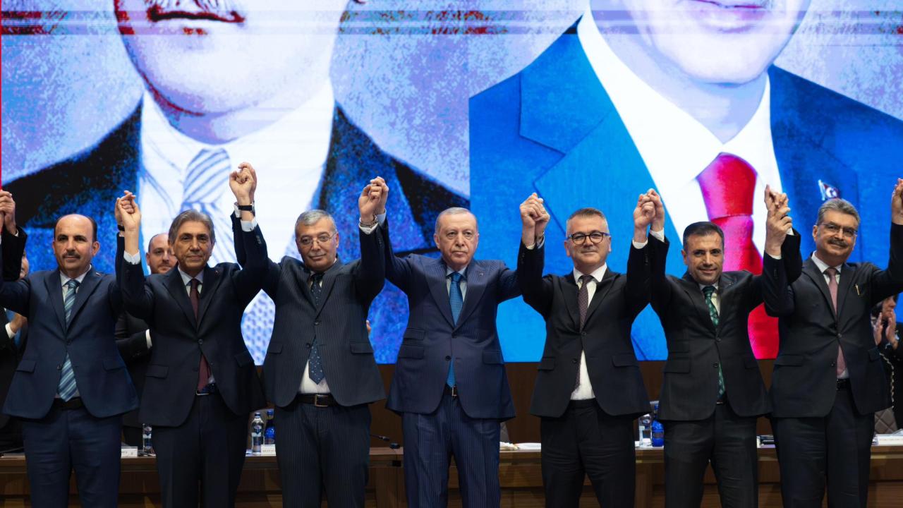 2 BELEDİYE BAŞKANI AK PARTİ'YE KATILDI