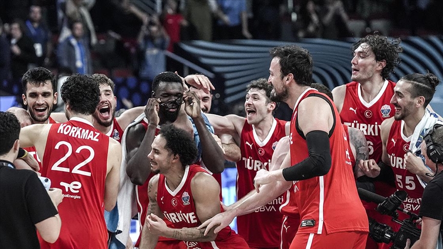 12 DEV ADAM FİNALDE!