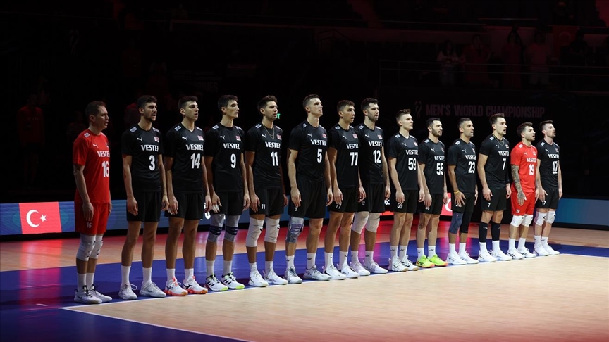 A MİLLİ ERKEK VOLEYBOL TAKIMI, DÜNYA ŞAMPİYONASI'NDA TARİHE GEÇMEK İÇİN SAHAYA ÇIKACAK