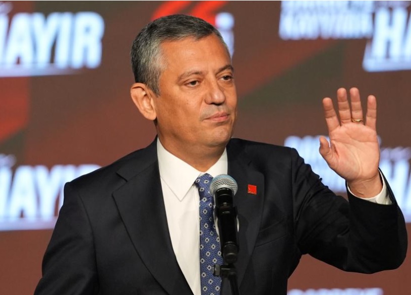 ÖZGÜR ÖZEL YENİDEN CHP GENEL BAŞKANLIĞINA SEÇİLDİ