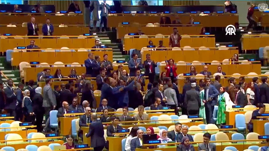 NETANYAHU'YA BM'DE ŞOK! KÜRSÜYE ÇIKINCA SALONU TERK ETTİLER