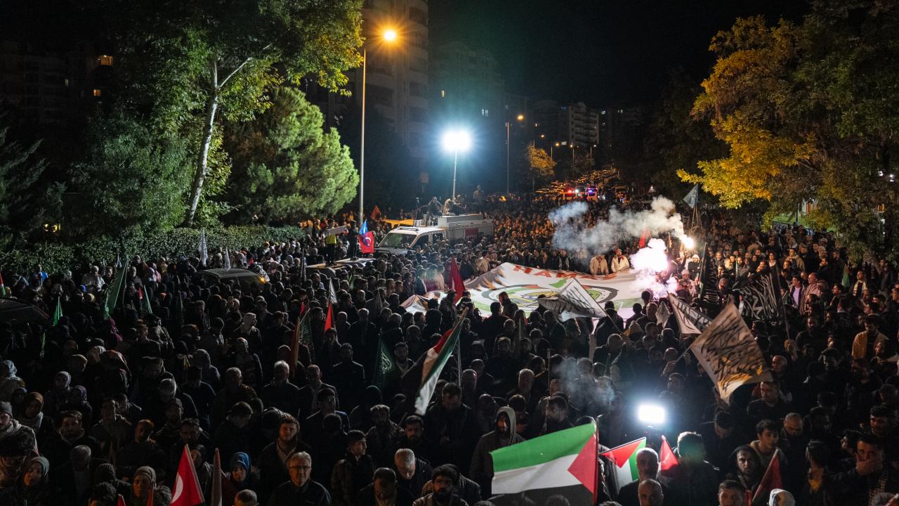 TÜM YURTTA İSRAİL'İN KÜRESEL SUMUD FİLOSU'NA SALDIRISINA TEPKİ
