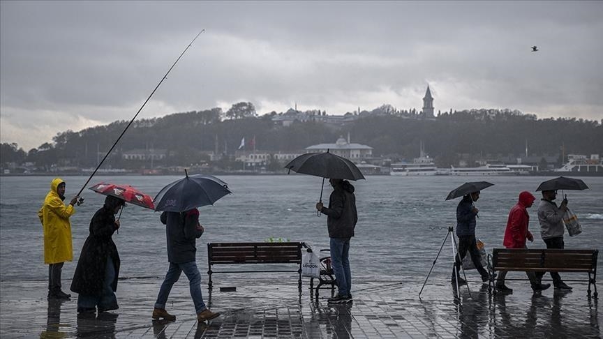 İSTANBUL İÇİN KUVVETLİ GÖK GÜRÜLTÜLÜ SAĞANAK UYARISI