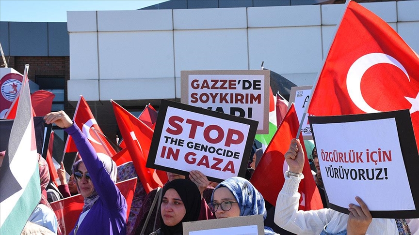 İSRAİL'İN KÜRESEL SUMUD FİLOSU'NA SALDIRISINA TÜRKİYE'DE PROTESTOLAR SÜRÜYOR