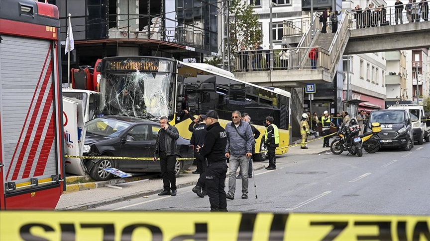İstanbul'da özel halk otobüsünün karıştığı zincirleme trafik kazasında 4 kişi yaralandı
