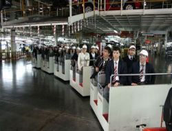 Teknik Proje Yarışmasında Dereceye Giren Öğrenciler Toyota Türkiye Fabrikasını Gezdi