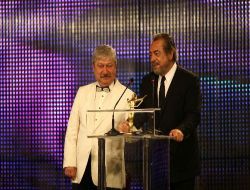 İsmail Cem Televizyon Ödüllerine Ezel 9 Ödül Alarak Damgasını Vurdu!