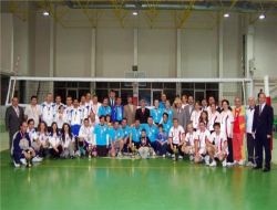 Voleybol Turnuvasında Osmangazi Doktor Necla Yazıcıoğlu İlköğretim Okulu Bursa 1ncisi Oldu