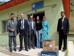 Rize Üniversitesi Öğrencilerinden Hakkarideki Köy İlköğretim Öğrencilerine Yardım