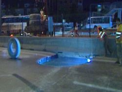 Bostancıda Yol Çöktü; 7 Metre Derinliğinde Çukur Oluştu!
