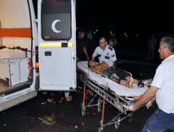Otomobil Karpuz Tezgâhına Girdi: İki Kardeşten Biri Öldü!