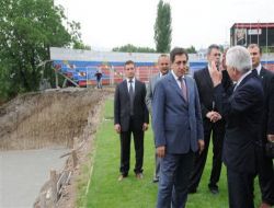 Vali Küçük, Karabük Dr. Necmettin Şeyhoğlu Stadyumunda İncelemelerde Bulundu