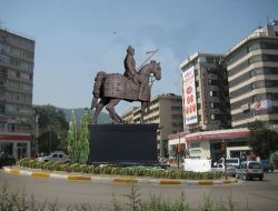 Sakalsız Osmangazi Heykeli
