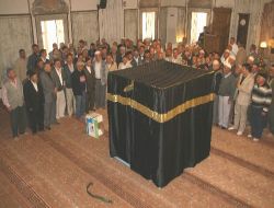 Yozgatta Hacı Adayları Kabe Maketi Etrafında Tavaf Yaptı