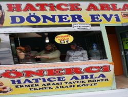 Eşi Kalp Hastalığına Yakalanan Ev Hanımı İki Kızıyla Birlikte Döner Dükkanı Açtı
