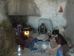Köylü Kadınların 300 Yıldır Hayatını Kolaylaştıran Çözüm: Kışlık Yufka Ekmek