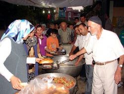 11 Ay Börek Satıyor, Ramazan Boyunca Deve Etiyle İftar Veriyor