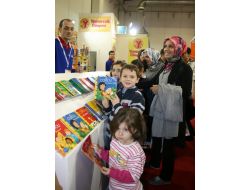 Bursa Kitap Fuarında Caillou Büyük İlgi Görüyor (Özel)