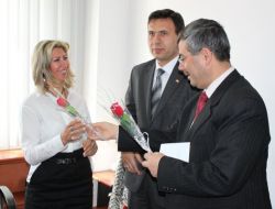 Polatlı Müftülüğü İlçe Protokolüne Ve Esnafa Gül Dağıttı