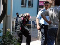 Kantin Borcunu Annesinin Çeyrek Altınıyla Ödeyen Öğrencinin Ailesi Olay Çıkardı