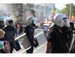 Taksim Meydanındaki Polisler Akmnin Önüne Toplandı