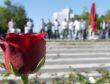 TAKSİM’DE POLİSLERE GÜL JESTİ