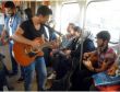 Metro Vagonunda Canlı Konserle Yolculuk