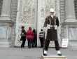 Askerler saraylardan çekiliyor!