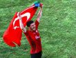 Turu atladı, Türk bayrağıyla tur attı!