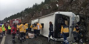 Anadolu Otoyolu'nda yolcu otobüsü devrildi