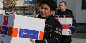 Afrin'deki terör mağdurlarına ayakkabı yardımı