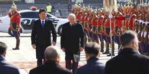 Başbakan Yıldırım Moğolistan'da resmi törenle karşılandı