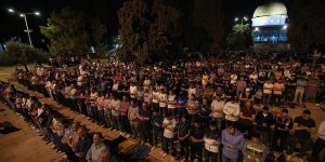 Mescid-i Aksa’da ilk teravih kılındı!