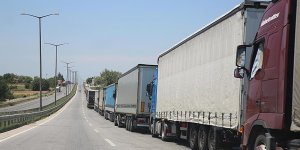 Kapıkule'de 11 kilometrelik tır kuyruğu
