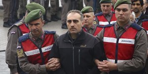 Polisi şehit eden albay halka ateş etmiş