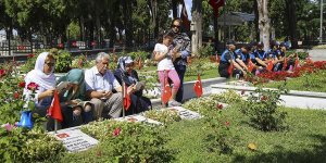 Şehitlikte hüzünlü bayram arifesi