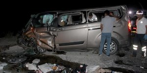 Konya'da minibüs devrildi: 2 ölü, 5 yaralı