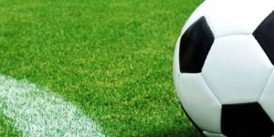 Eski futbolcular hakim karşısında..