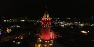 Galata Kulesi turuncuya büründü!