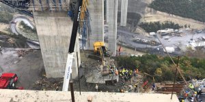 Viyadük çalışmaları sırasında beton blok düştü