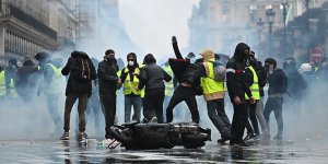 Fransa'daki gösterilerde 17'si polis 118 kişi yaralandı