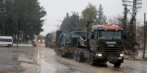 Suriye sınırına askeri sevkiyat sürüyor