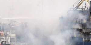 Tuzla tersaneler bölgesinde gemi yangını