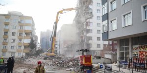 Kartal'da riskli binaların yıkımı sürüyor